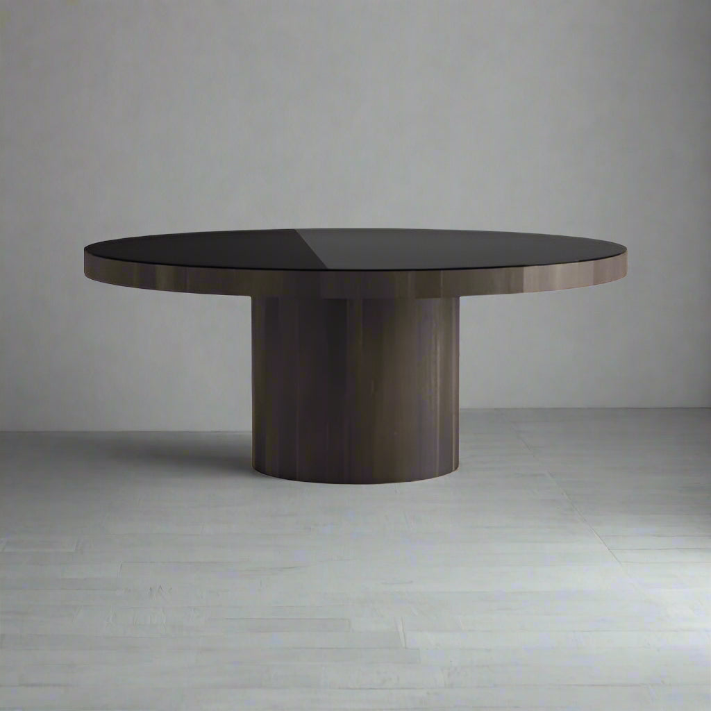 طاولة طعام مستديرة من ألدربروك