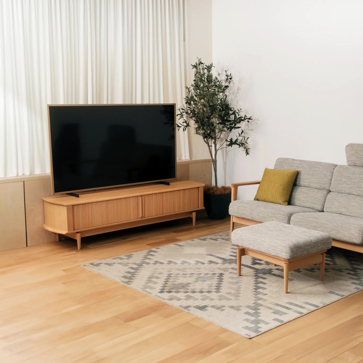 لوحة تلفزيون منزلقة مصنوعة يدويًا