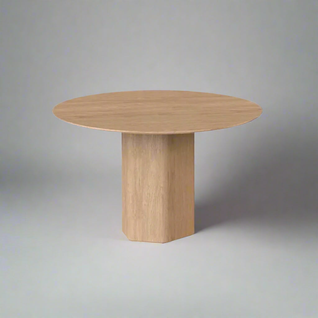 طاولة طعام دائرية من كريستوود