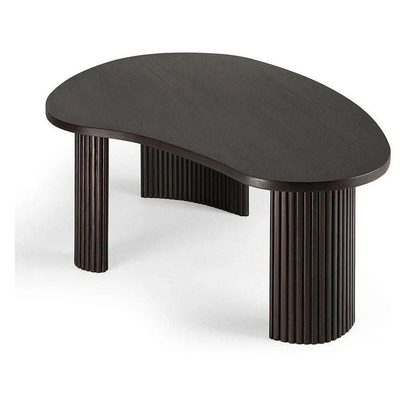 طاولة قهوة منحنية مصنوعة من الخشب العائم