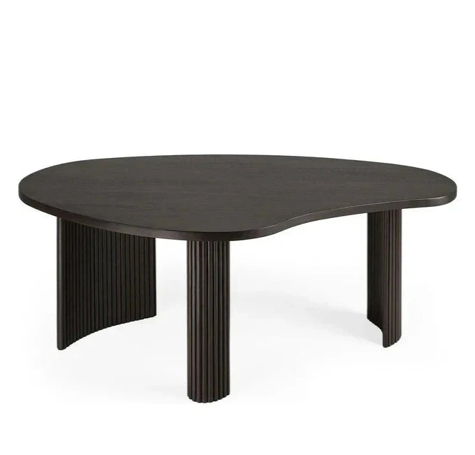 طاولة قهوة منحنية مصنوعة من الخشب العائم