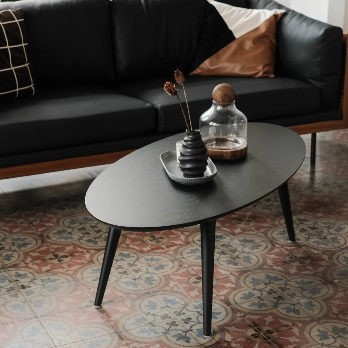 طاولة قهوة بيضاوية من إيبونيس