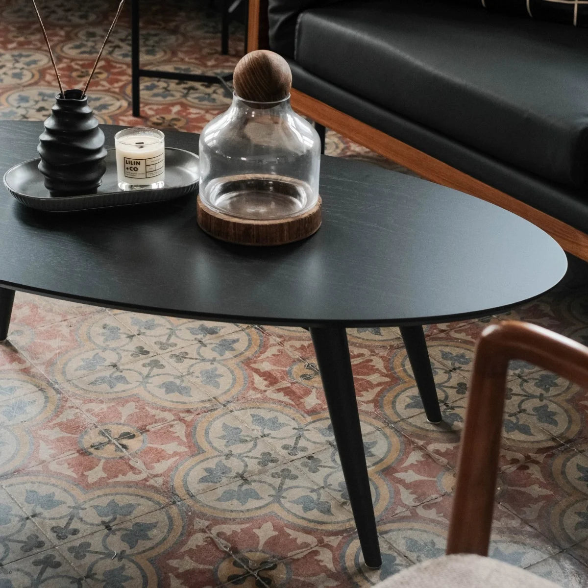 طاولة قهوة بيضاوية من إيبونيس