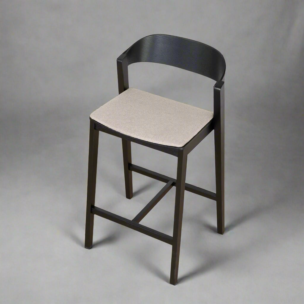 كرسي بار أسود من إيلارا