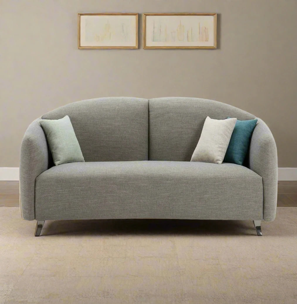 أريكة PlushEase المصممة