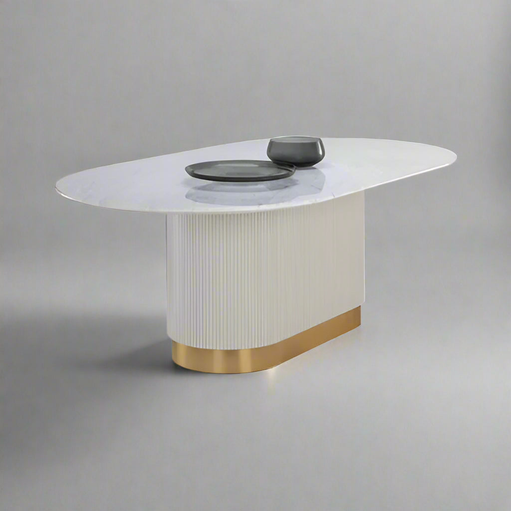 طاولة طعام منحوتة