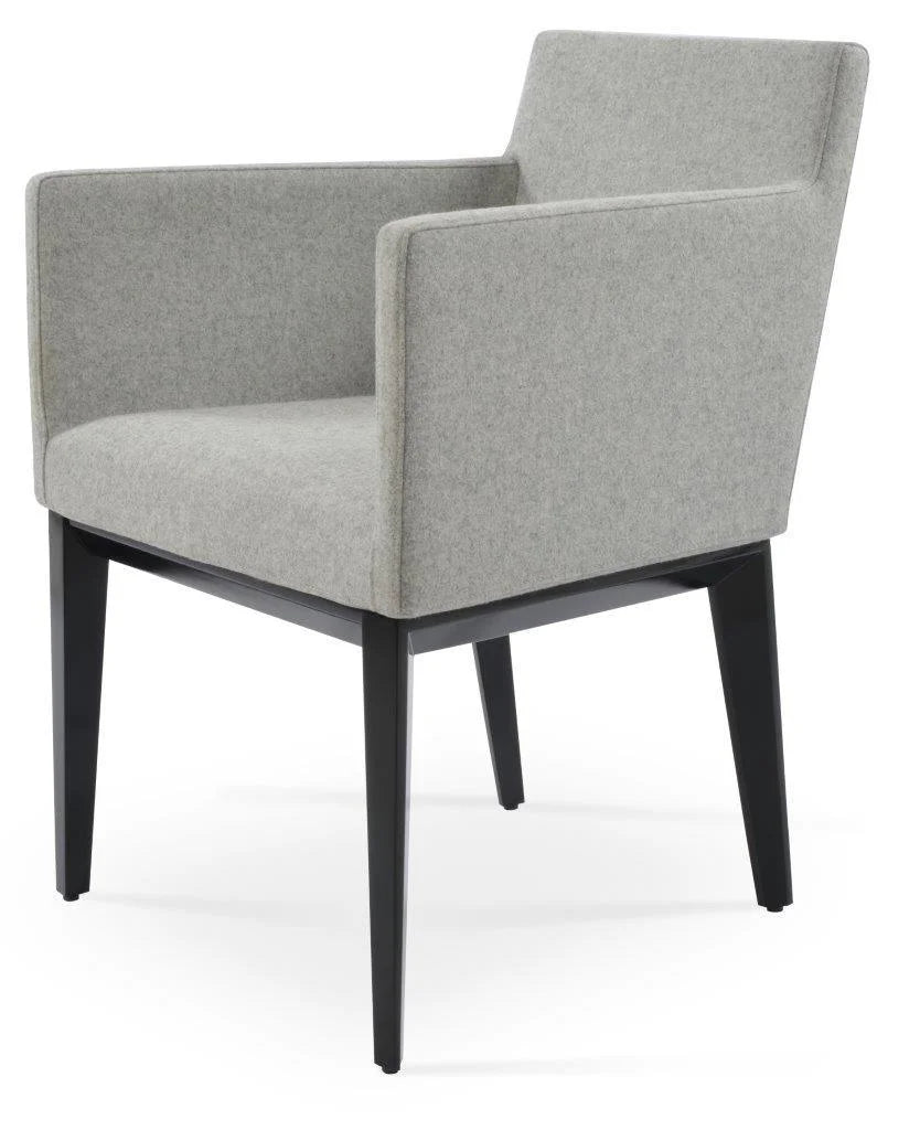 كرسي فيرتا الخشبي