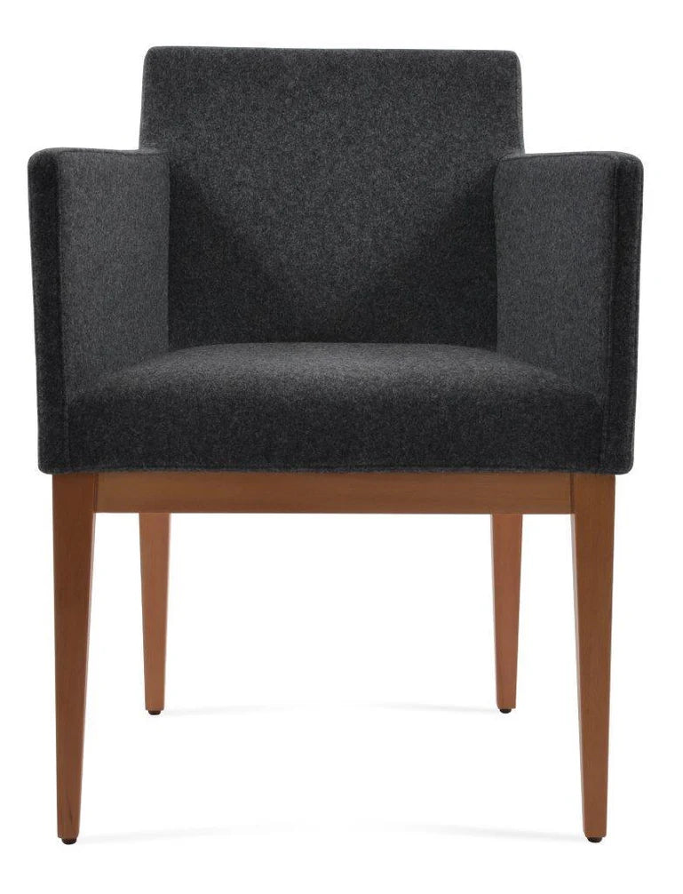 كرسي فيرتا الخشبي