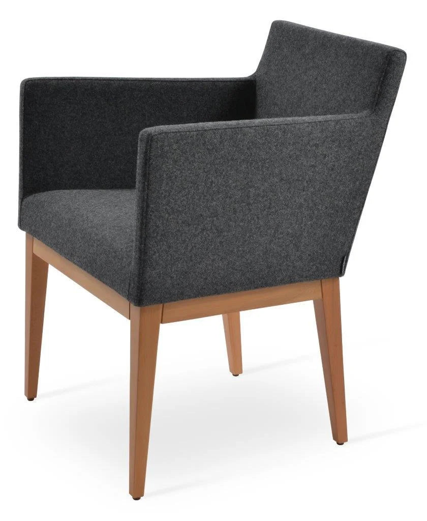 كرسي فيرتا الخشبي