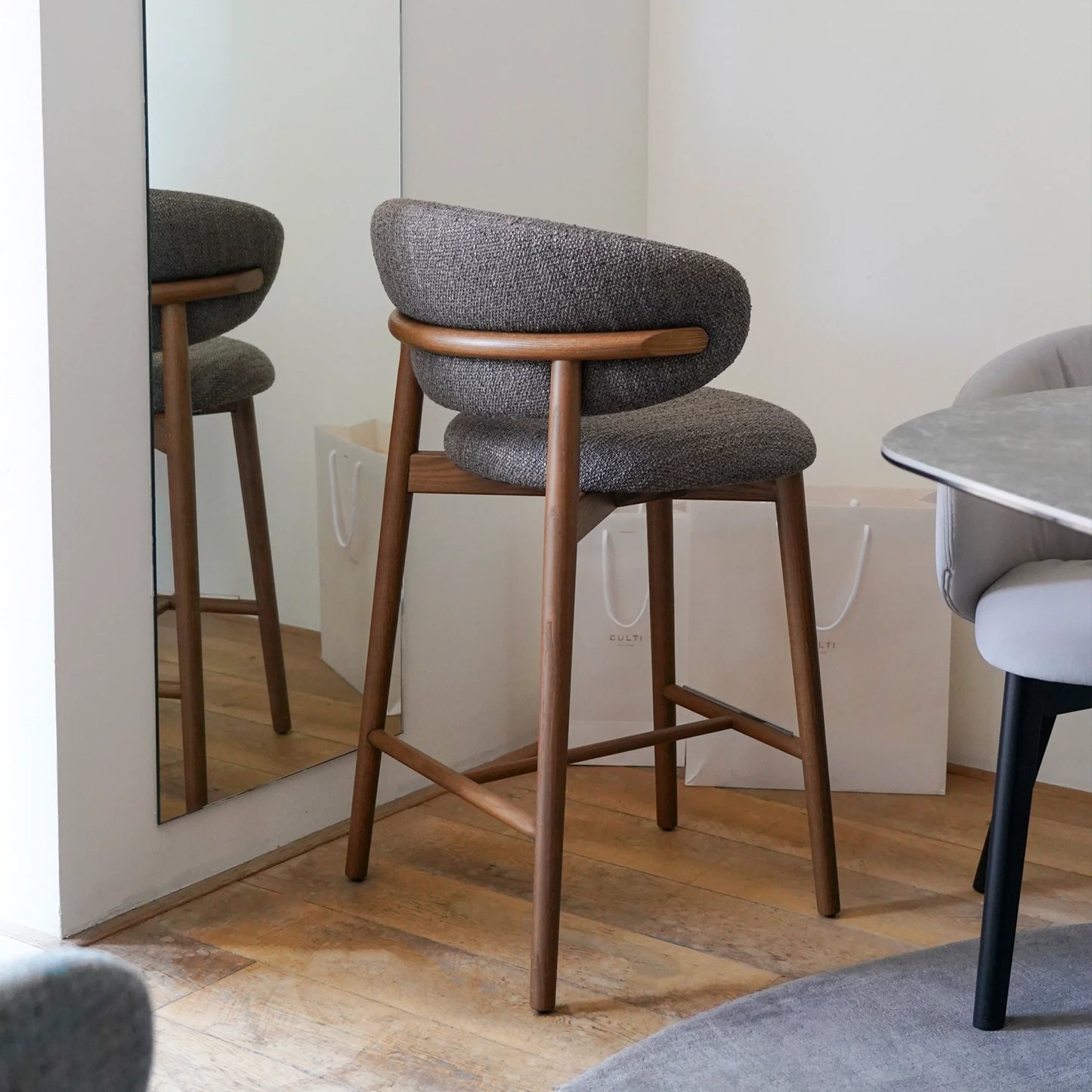 Kairo bar stool side view showing curved backrest and slim profile ideal for Dubai homes