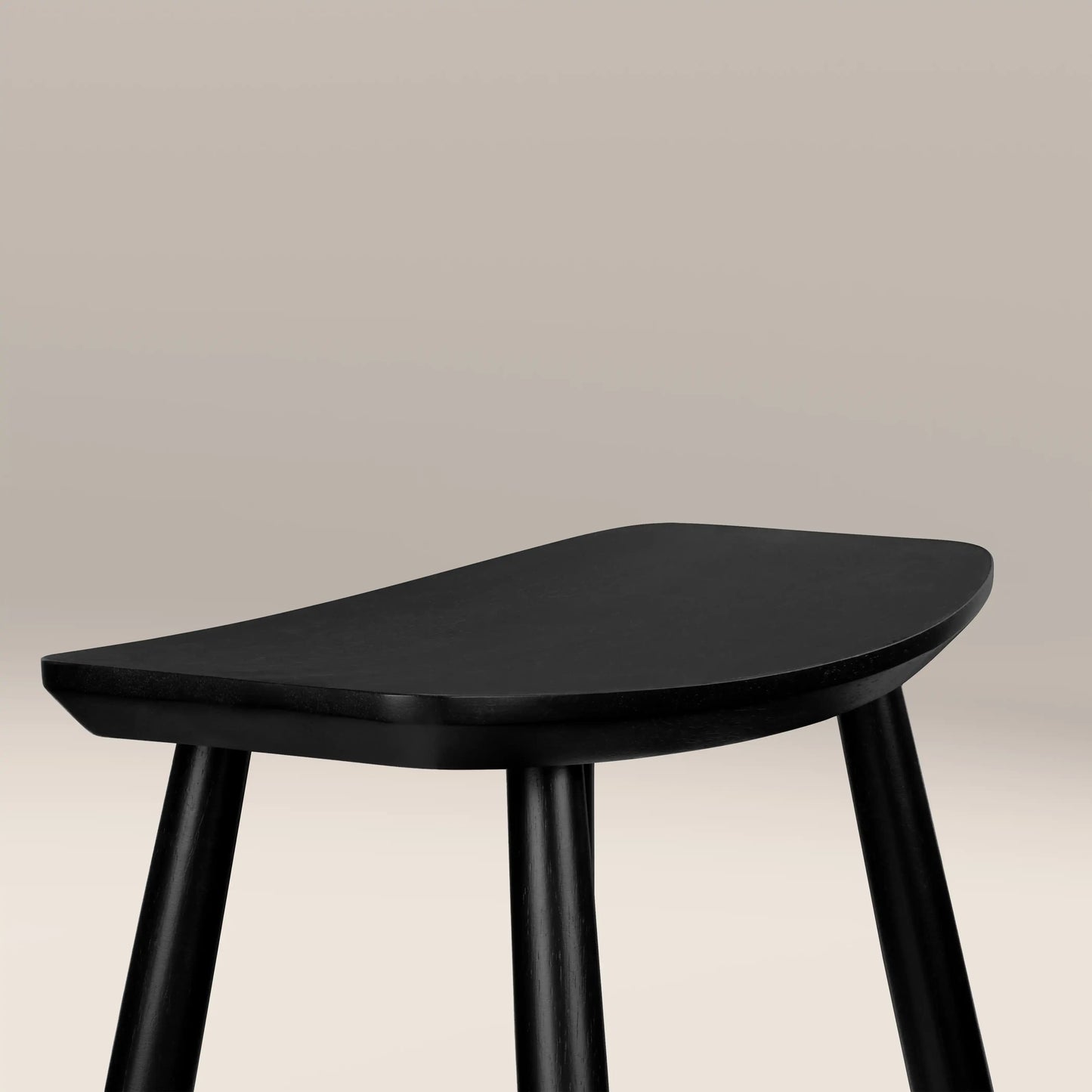 Nora Kitchen Stool in black, detail view